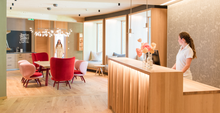 乐竞平台 - 坐具|休闲椅|办公家具|设计师家具|阿尤布休闲椅