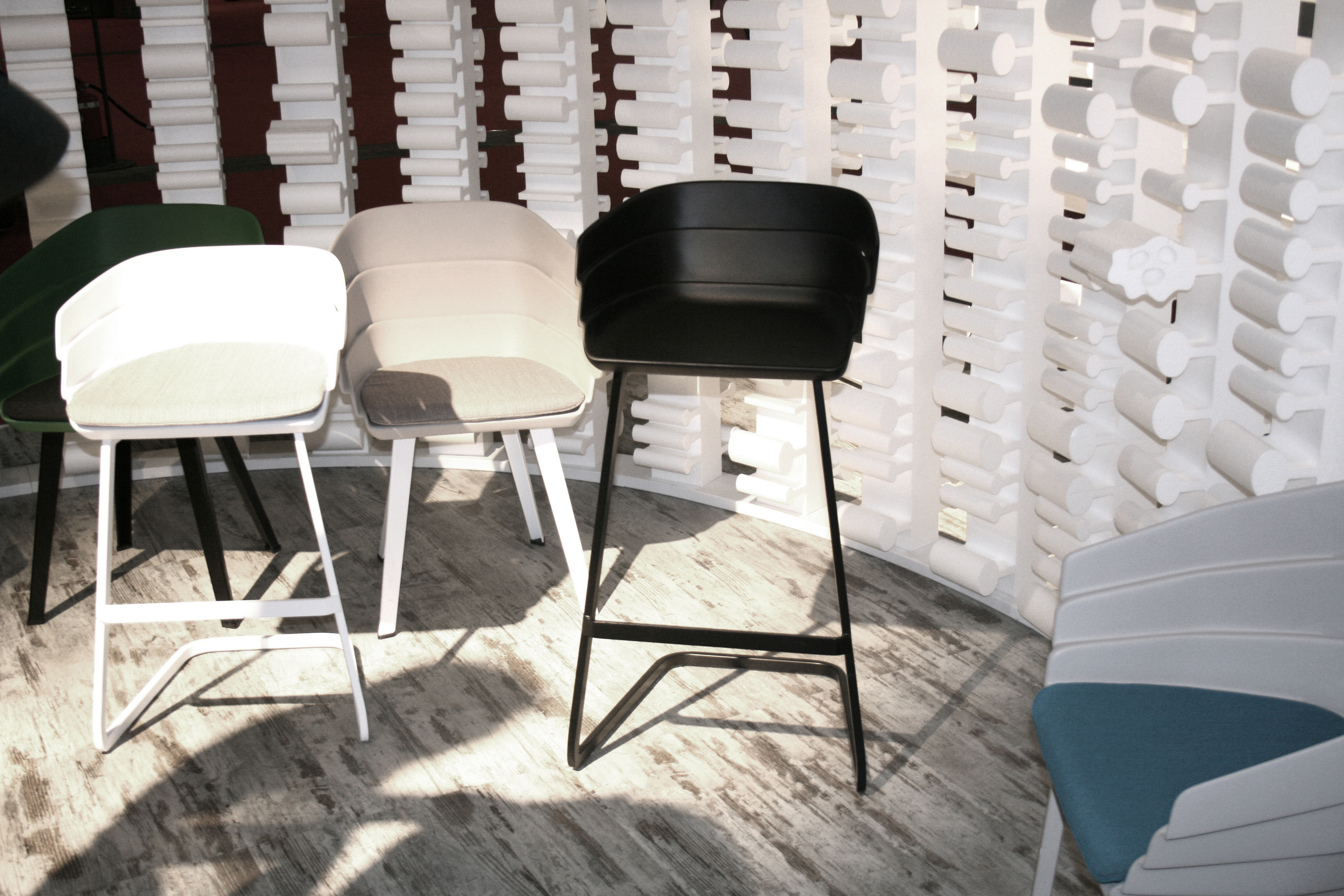 乐竞平台 - 坐具|休闲椅|办公家具|设计师家具|裂谷休闲椅