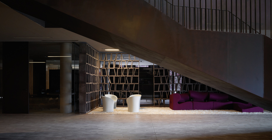 乐竞平台 - 坐具|休闲椅|办公家具|设计师家具|月亮扶手椅