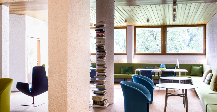 乐竞平台 - 坐具|休闲椅|办公家具|设计师家具|月亮扶手椅