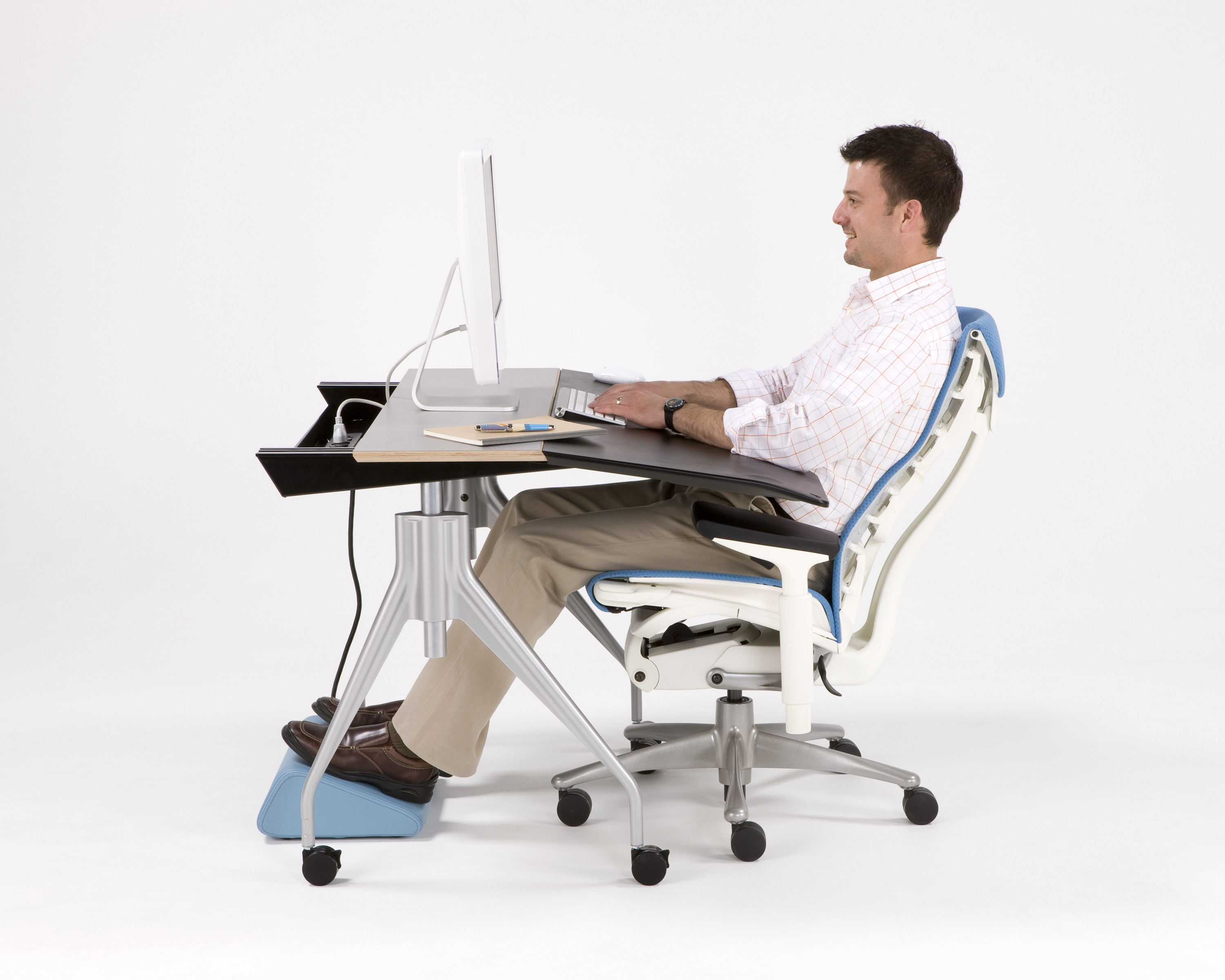 办公椅|现代真皮中班椅|办公家具|设计师家具|恩博迪大班椅