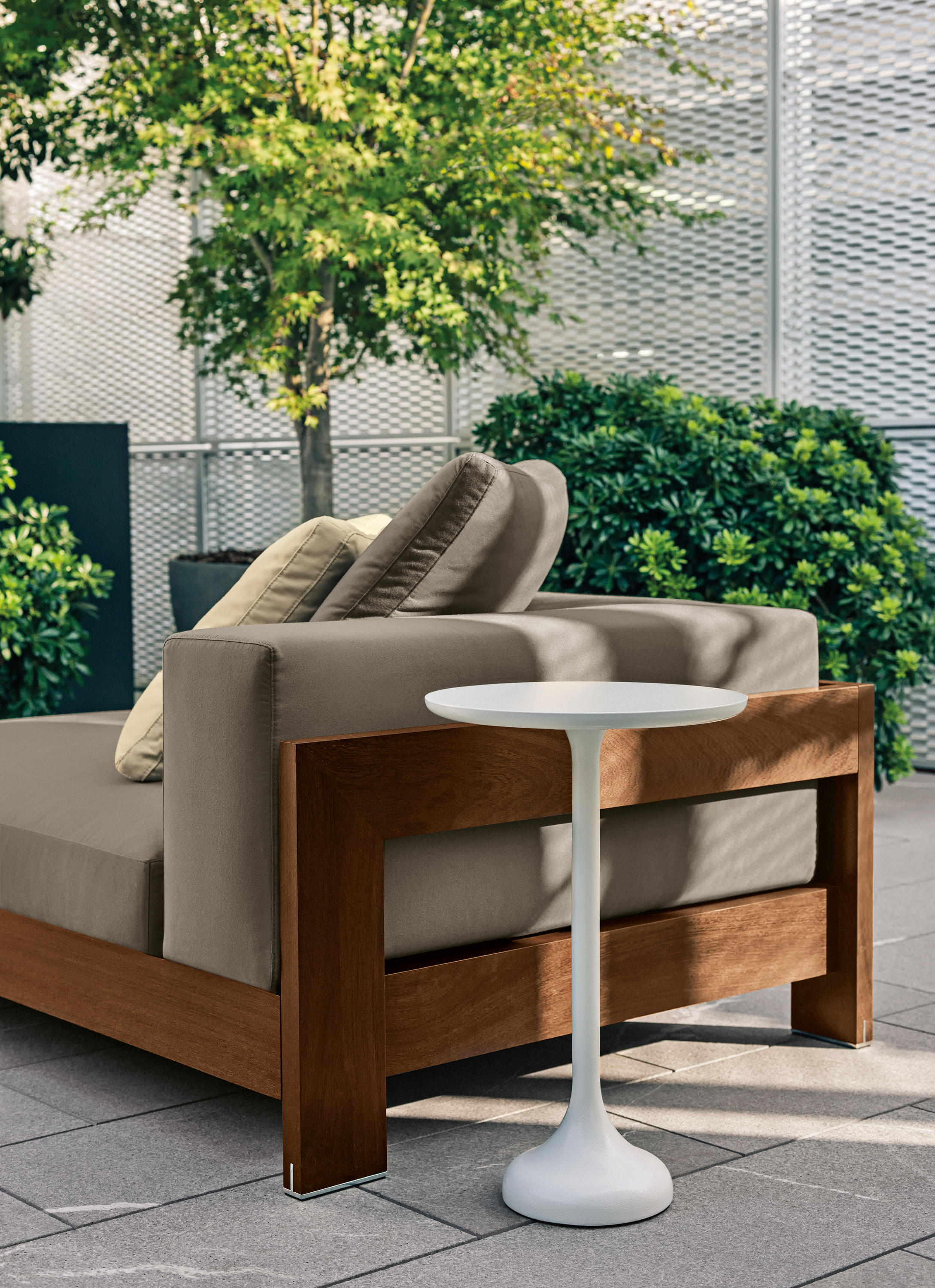 乐竞平台 - 桌几|茶几/边几|办公家具|设计师家具|沃伦边几