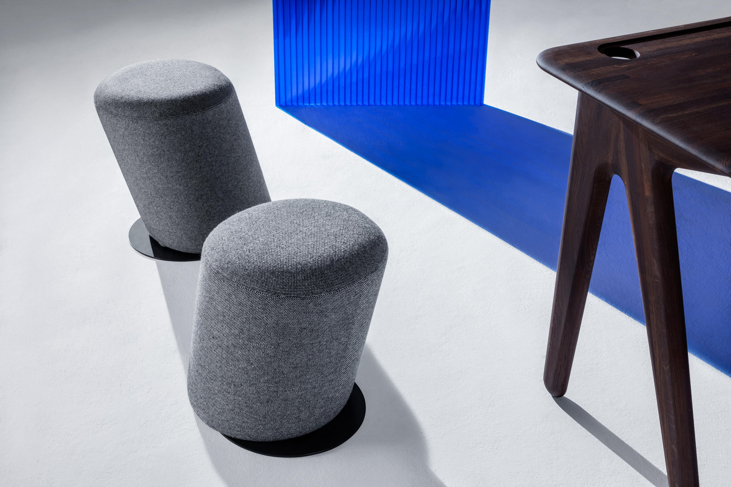 乐竞平台 - 坐具|吧椅/凳子|办公家具|设计师家具|斜凳黑底