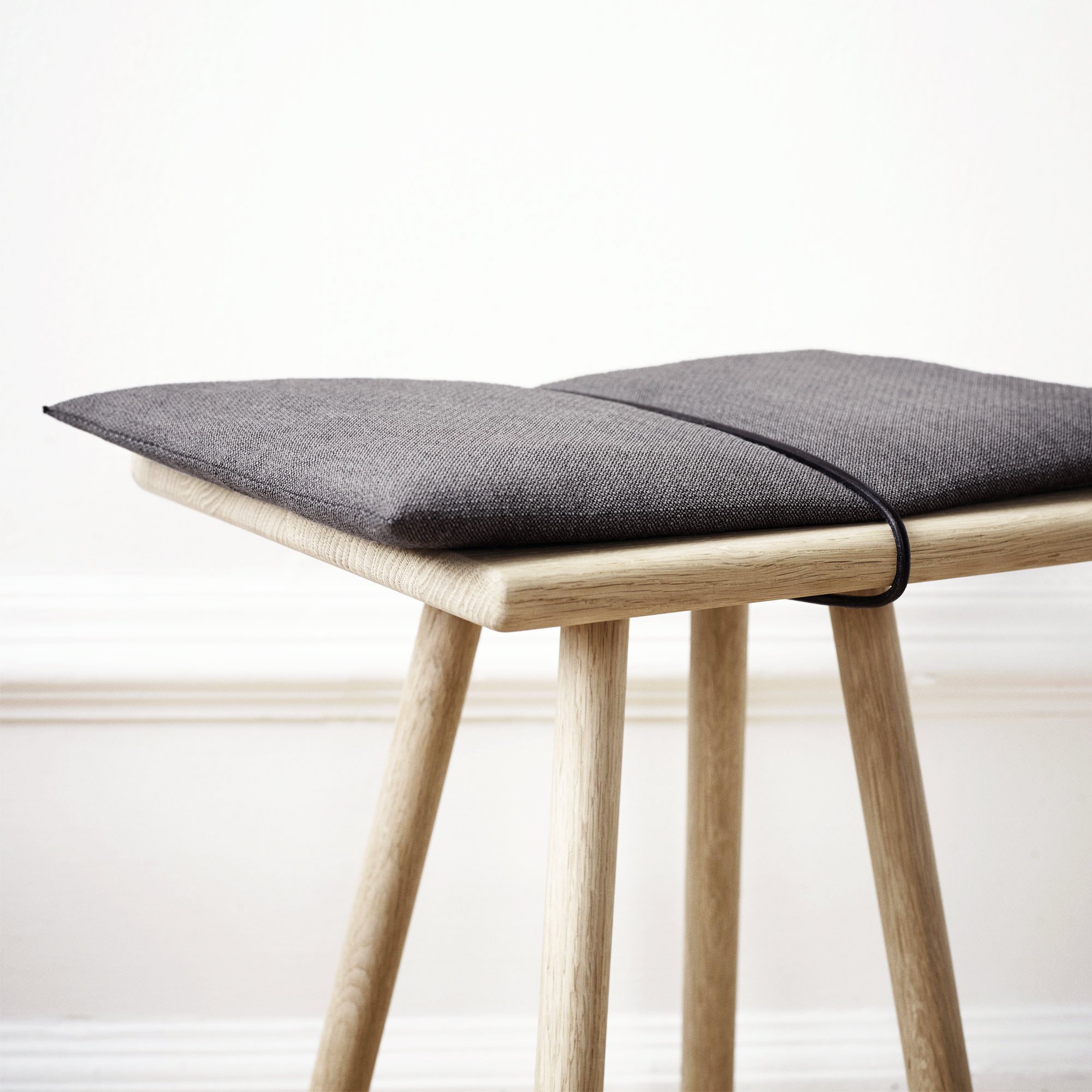 乐竞平台 - 坐具|吧椅/凳子|办公家具|设计师家具|GEORG 凳子