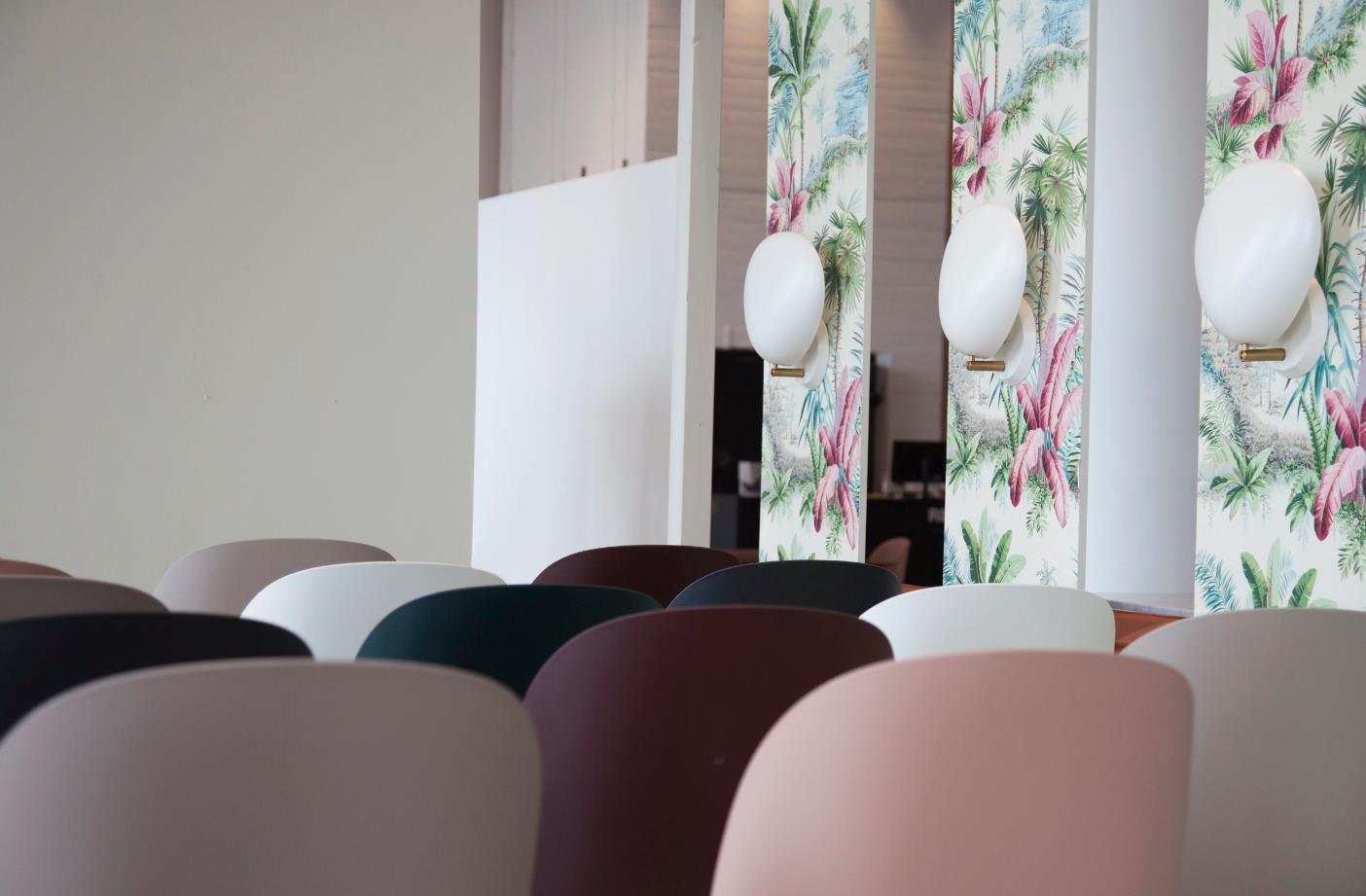 乐竞平台 - 坐具|餐椅|办公家具|设计师家具|甲壳虫餐椅