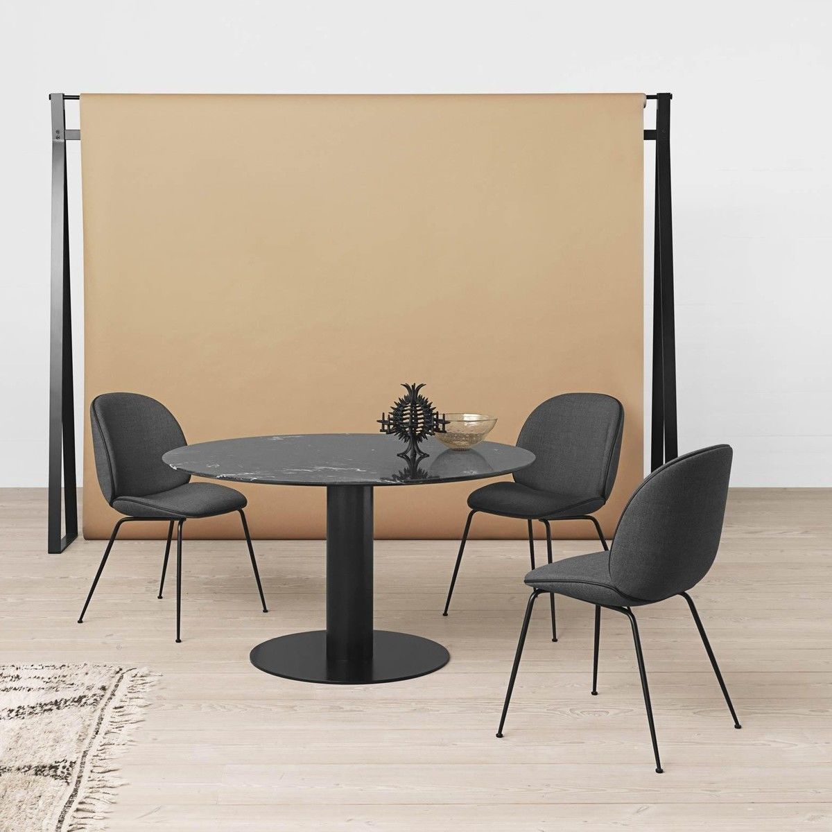 乐竞平台 - 坐具|餐椅|办公家具|设计师家具|甲壳虫餐椅