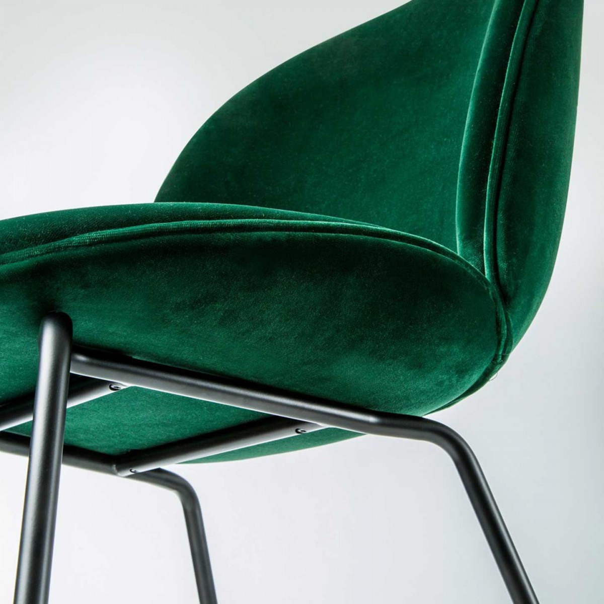 乐竞平台 - 坐具|餐椅|办公家具|设计师家具|甲壳虫餐椅