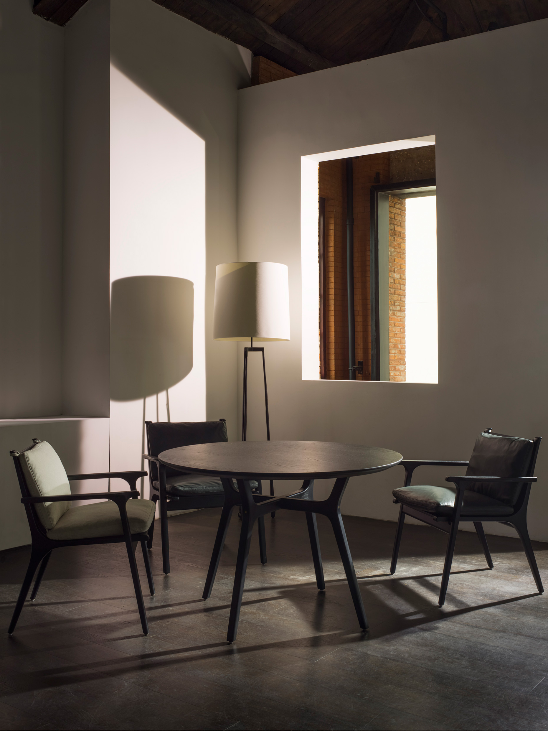 乐竞平台 - 桌几|餐桌|办公家具|设计师家具|Ren 餐桌