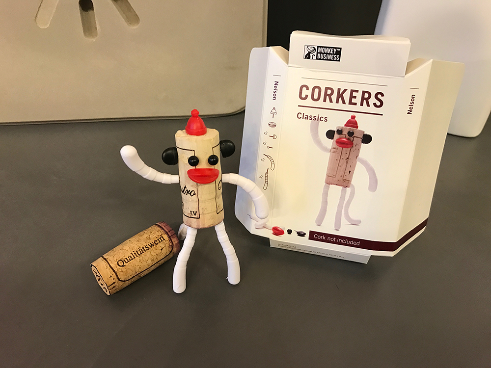 乐竞平台 - 附件|饰品|办公家具|设计师家具|Corkers经典玩偶