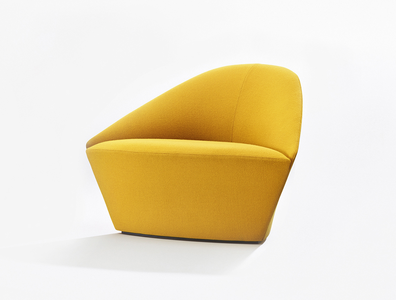 乐竞平台 - 坐具|休闲椅|办公家具|设计师家具|科利纳办公休闲沙发