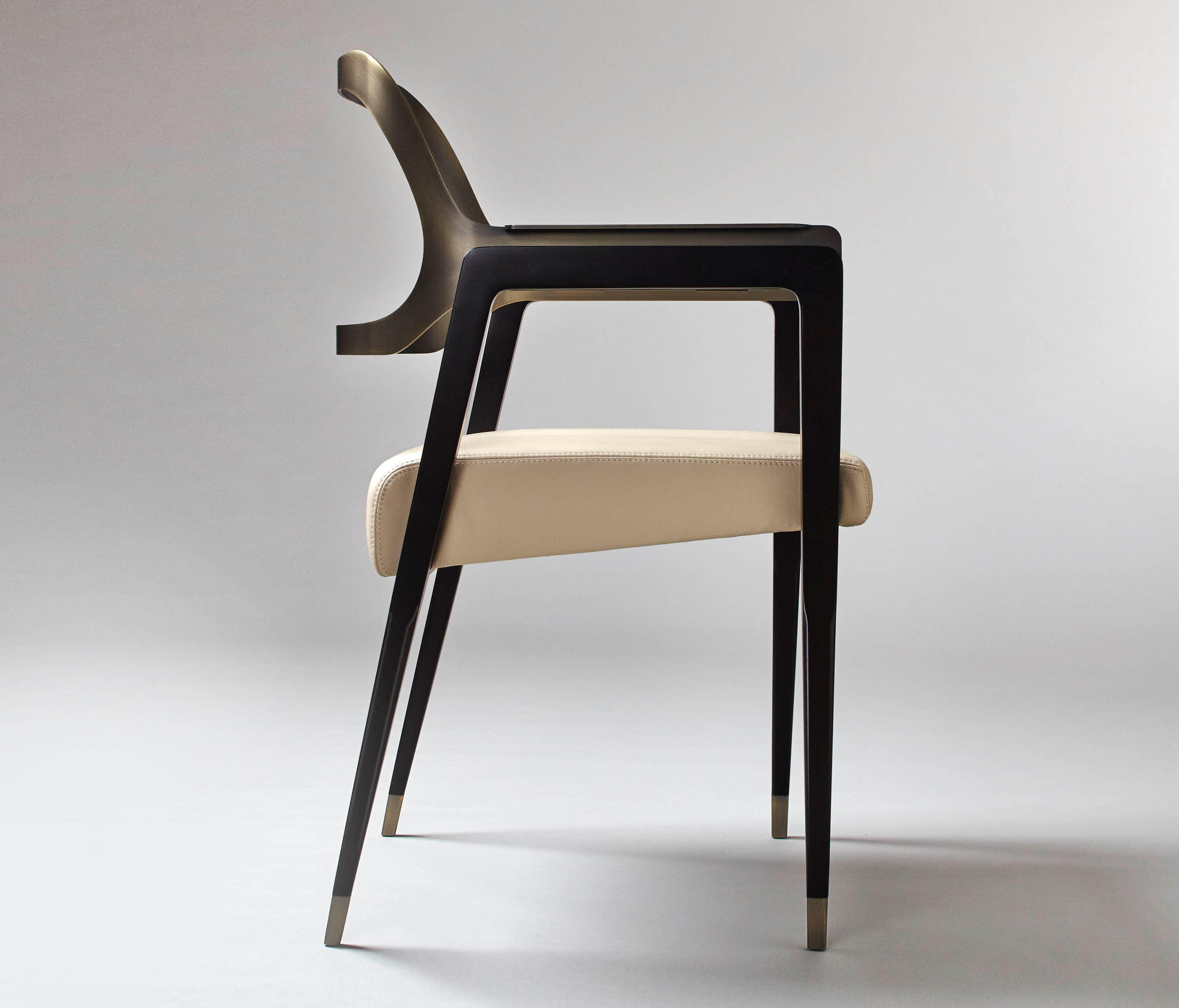 乐竞平台 - 坐具|餐椅|办公家具|设计师家具|卡尔顿餐椅