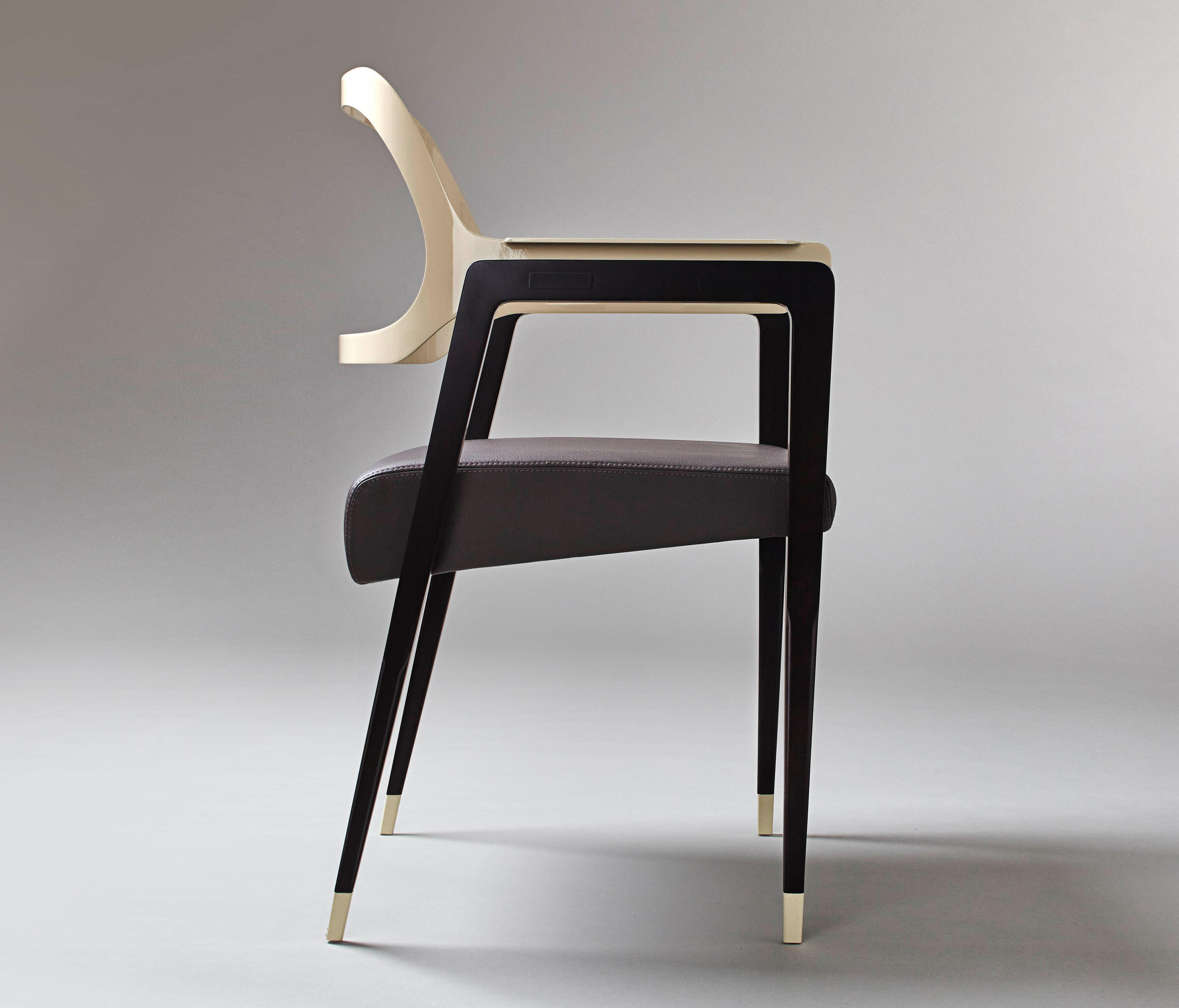 乐竞平台 - 坐具|餐椅|办公家具|设计师家具|卡尔顿餐椅