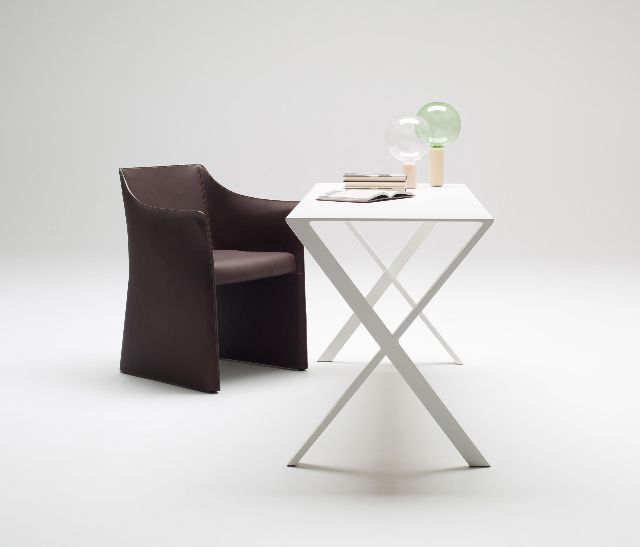 乐竞平台 - 坐具|餐椅|办公家具|设计师家具|Cap餐椅