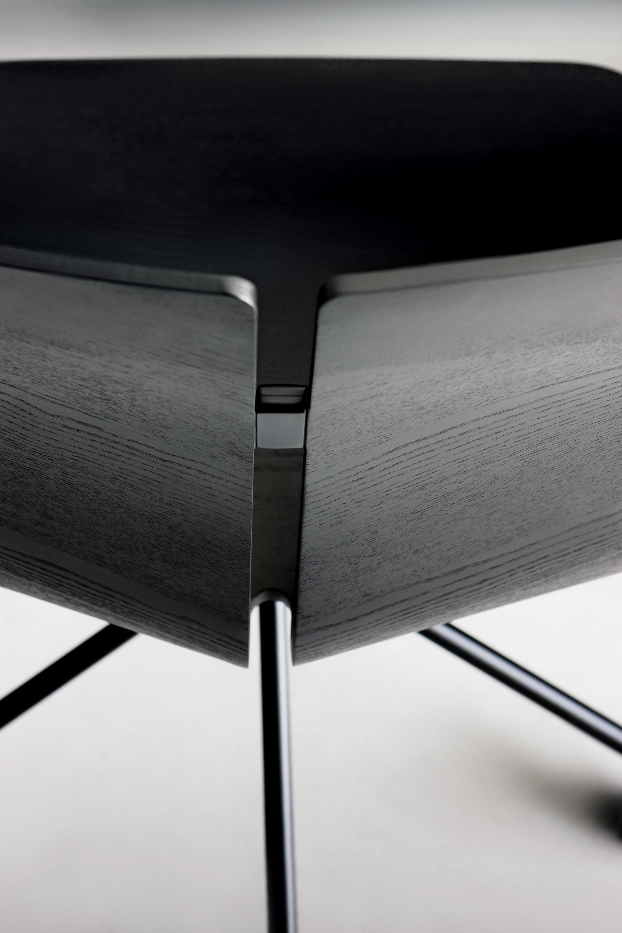 乐竞平台 - 坐具|吧椅/凳子|办公家具|设计师家具|LINK 凳/吧椅