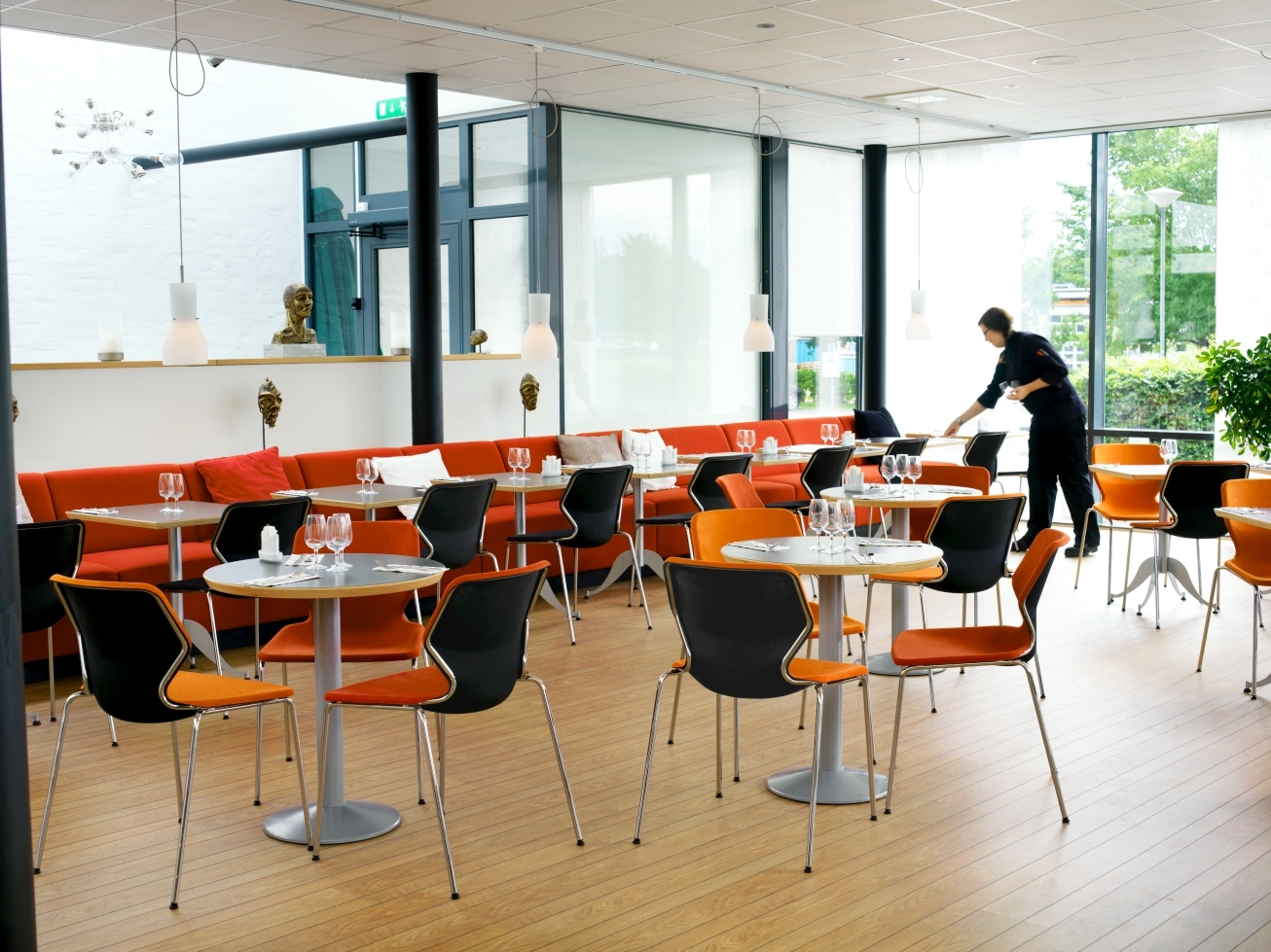 乐竞平台 - 坐具|餐椅|办公家具|设计师家具|Boo 餐椅/洽谈椅