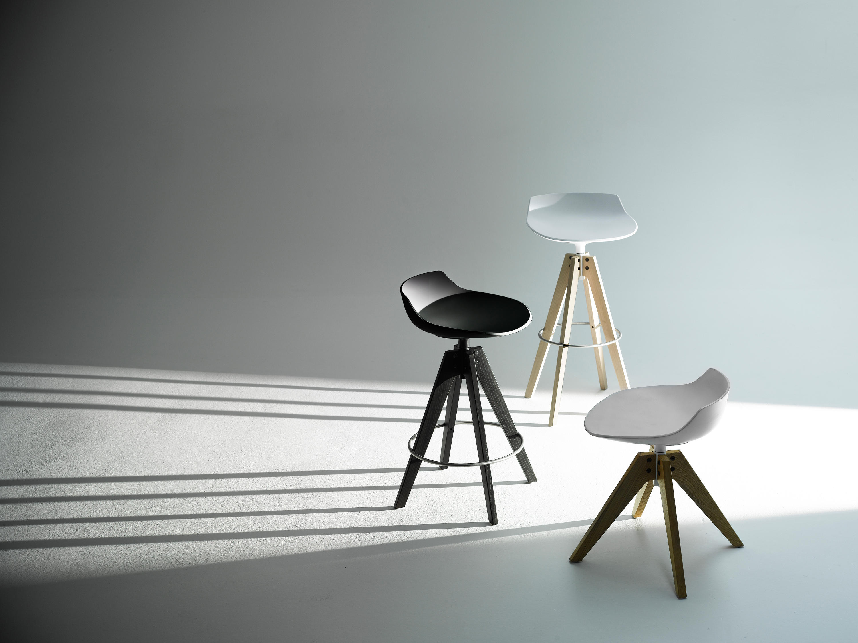 乐竞平台 - 坐具|吧椅/凳子|办公家具|设计师家具|FLOW STOOL 吧椅