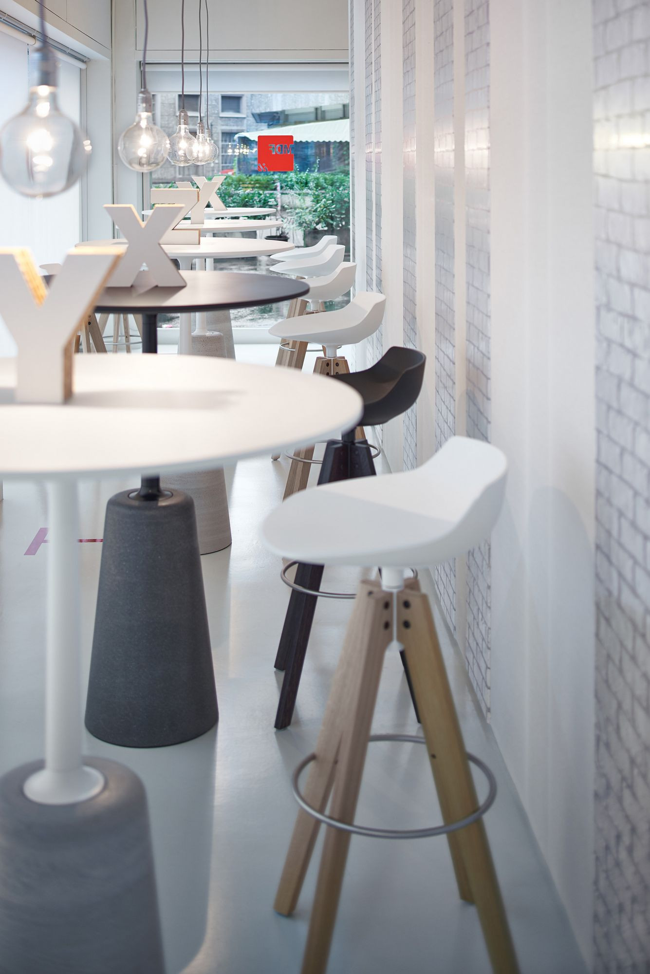 乐竞平台 - 坐具|吧椅/凳子|办公家具|设计师家具|FLOW STOOL 吧椅