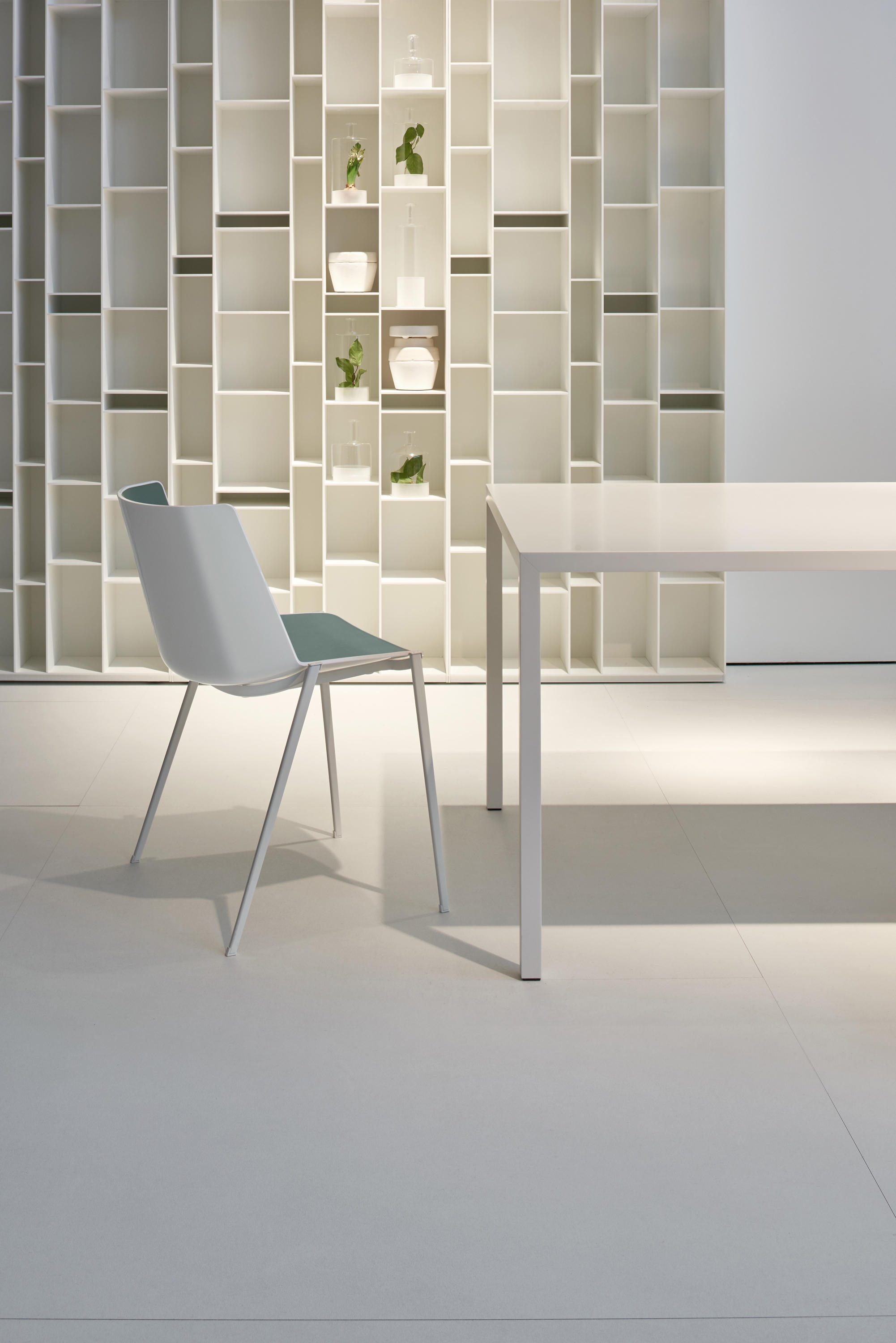 乐竞平台 - 坐具|餐椅|办公家具|设计师家具|AIKU 洽谈椅/餐椅