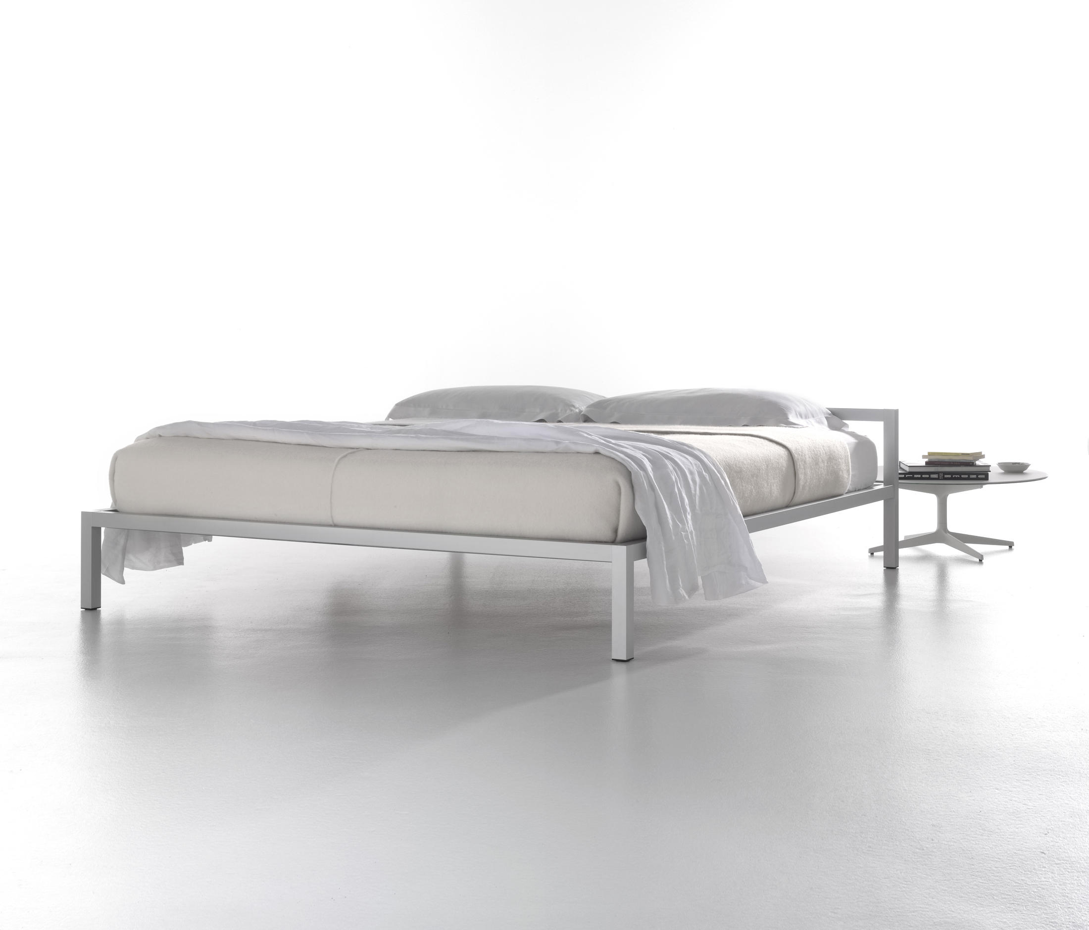 乐竞平台 - 卧室|床|办公家具|设计师家具|ALUMINIUM BED 床
