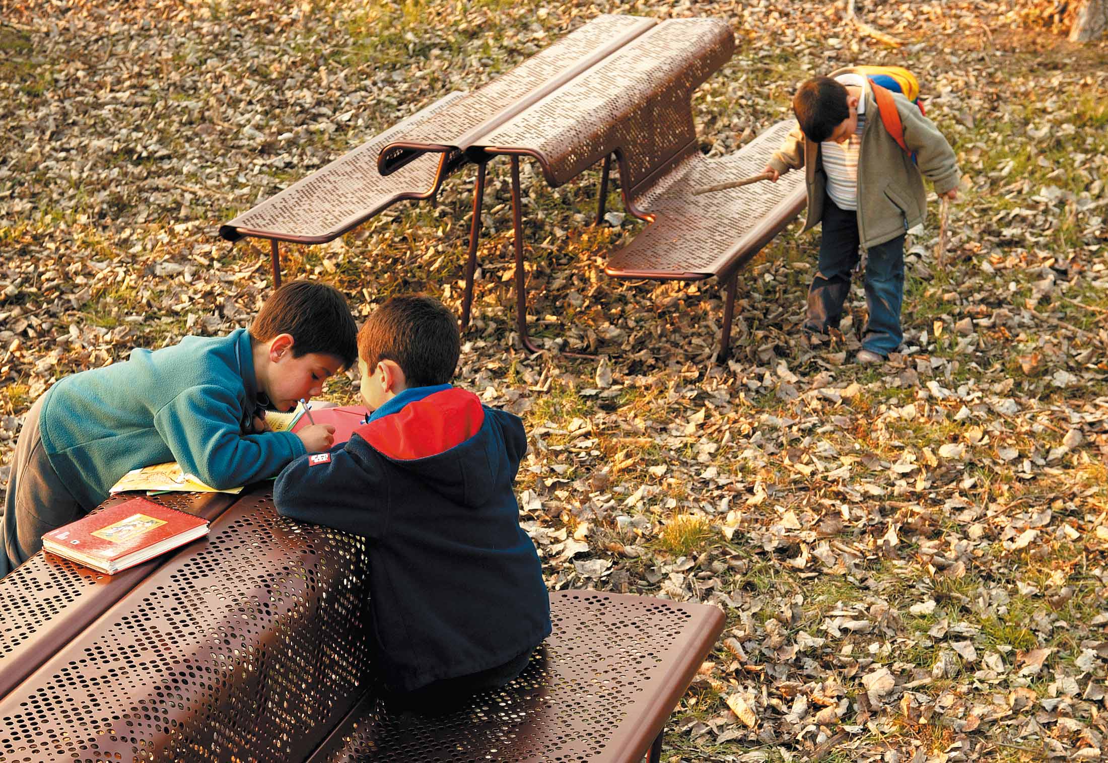 乐竞平台 - 坐具|户外椅|办公家具|设计师家具|EL POETA  户外等候椅