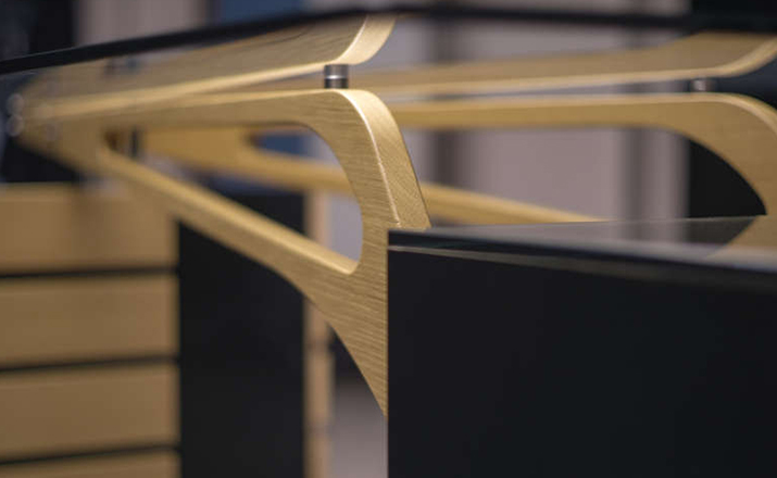 乐竞平台 - 桌几|办公桌|办公家具|设计师家具|加富尔桌