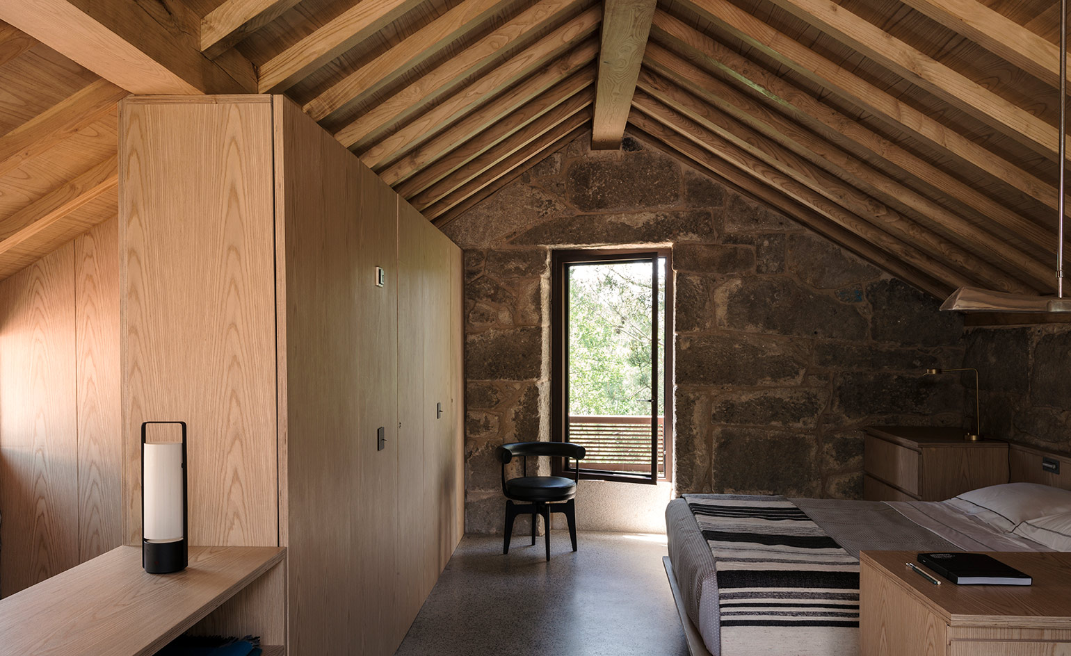 乐竞平台 - 坐具|休闲椅|办公家具|设计师家具|528印度支那椅