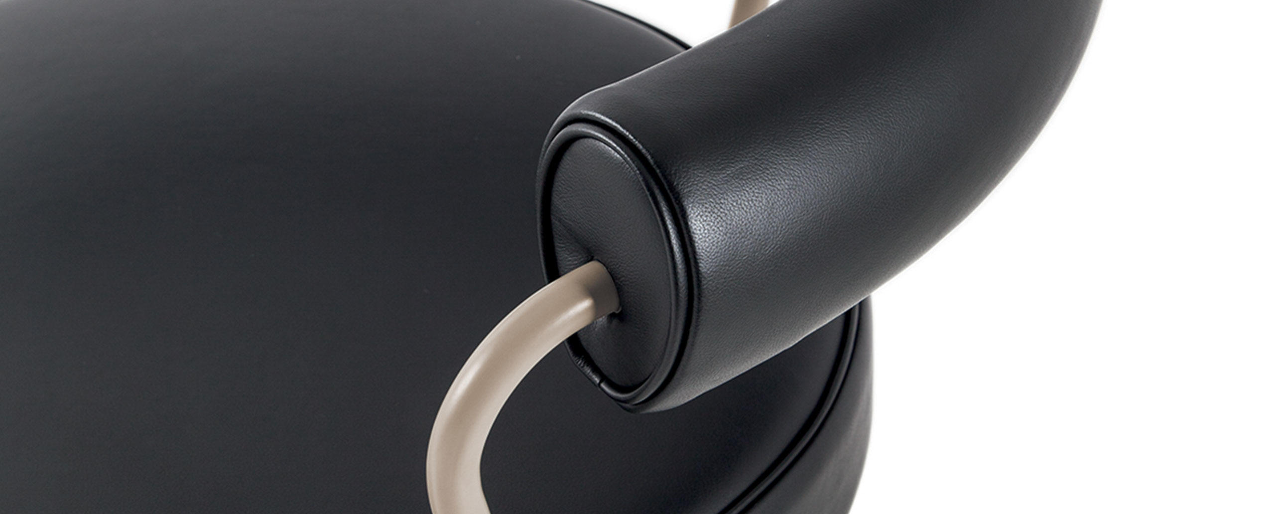 乐竞平台 - 坐具|休闲椅|办公家具|设计师家具|528印度支那椅