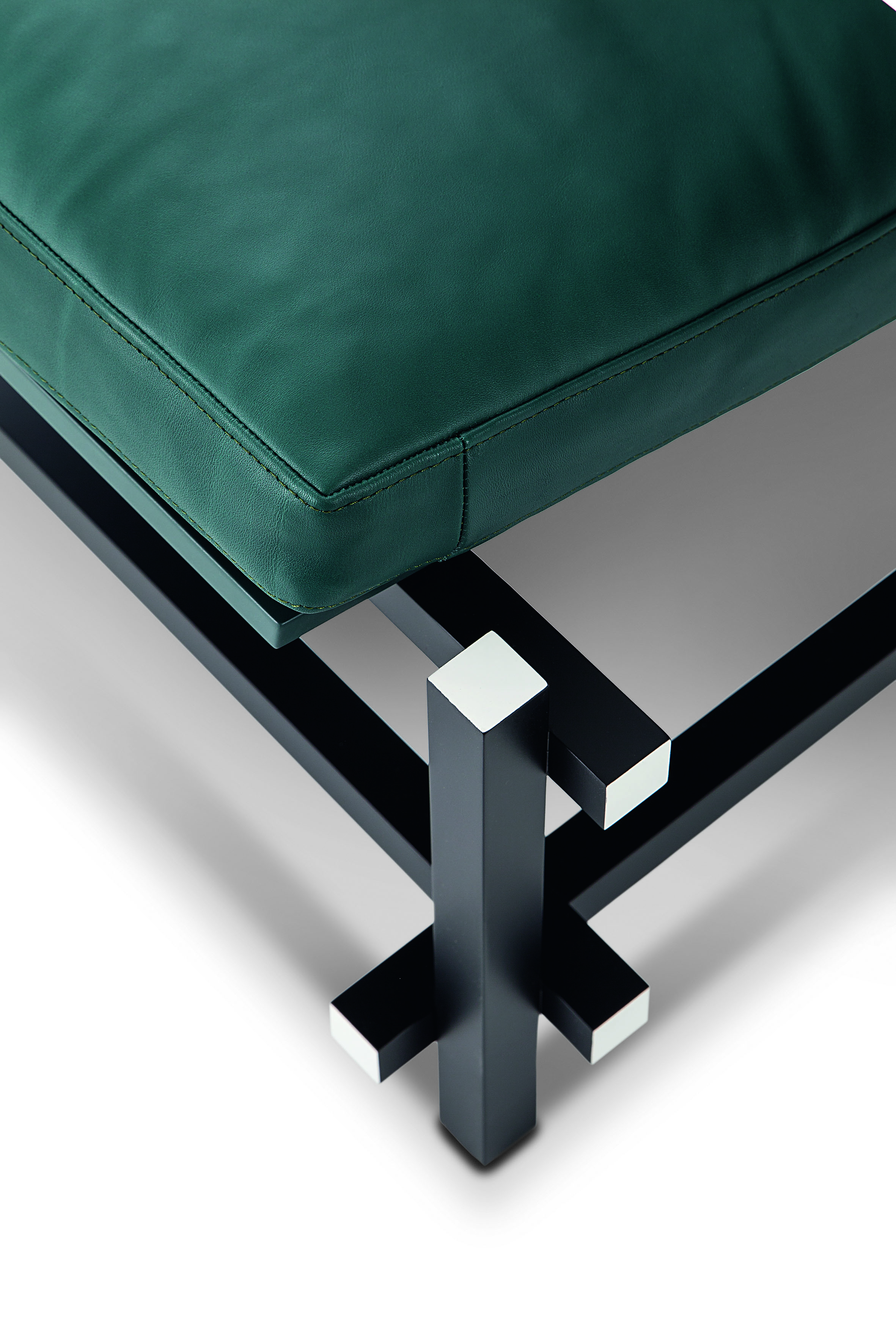 乐竞平台 - 坐具|休闲椅|办公家具|设计师家具|635红蓝椅