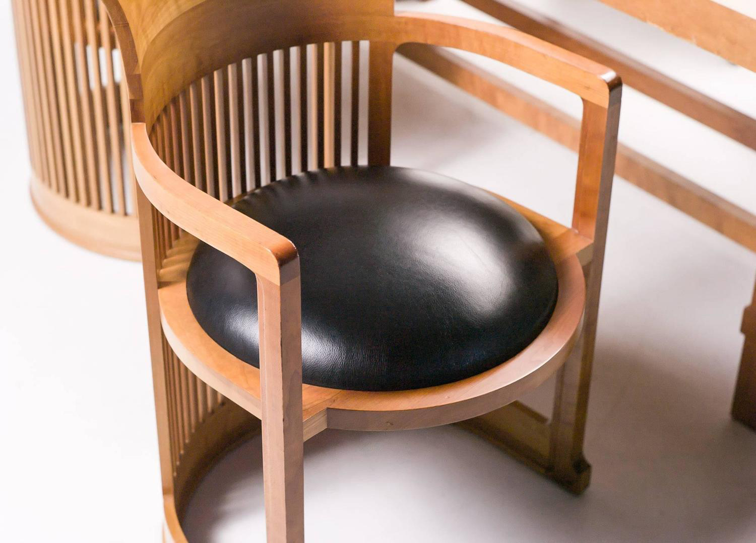 乐竞平台 - 坐具|餐椅|办公家具|设计师家具|606筒塔利辛