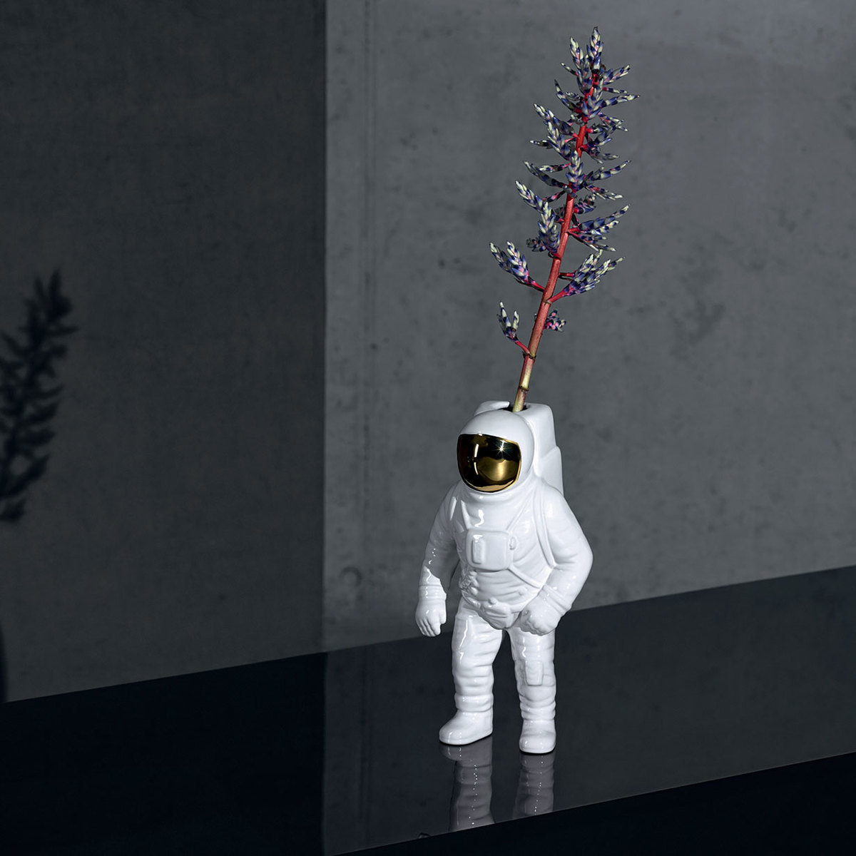 乐竞平台 - 附件|花器|办公家具|设计师家具|宇航员花瓶