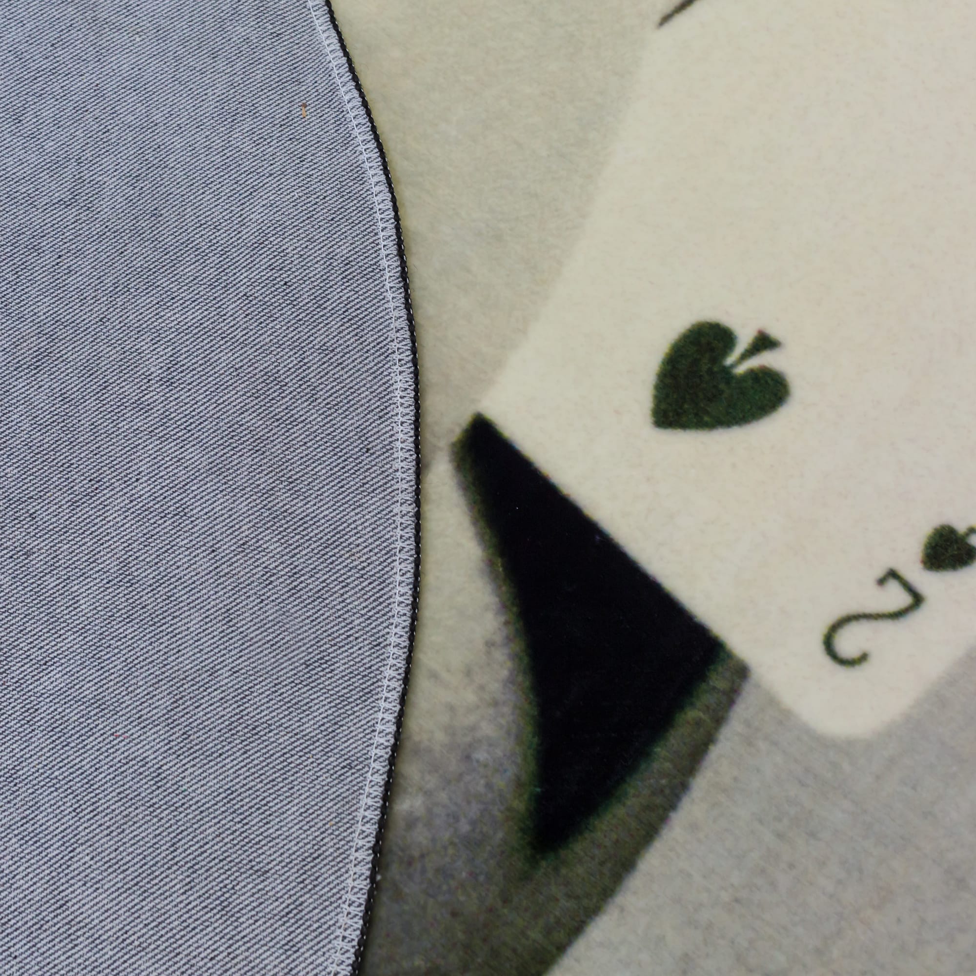 乐竞平台 - 附件|地毯|办公家具|设计师家具|RUG poker