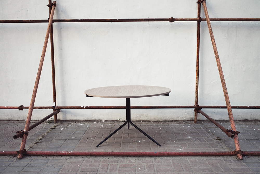 乐竞平台 - 桌几|餐桌|办公家具|设计师家具|Tripod 餐桌