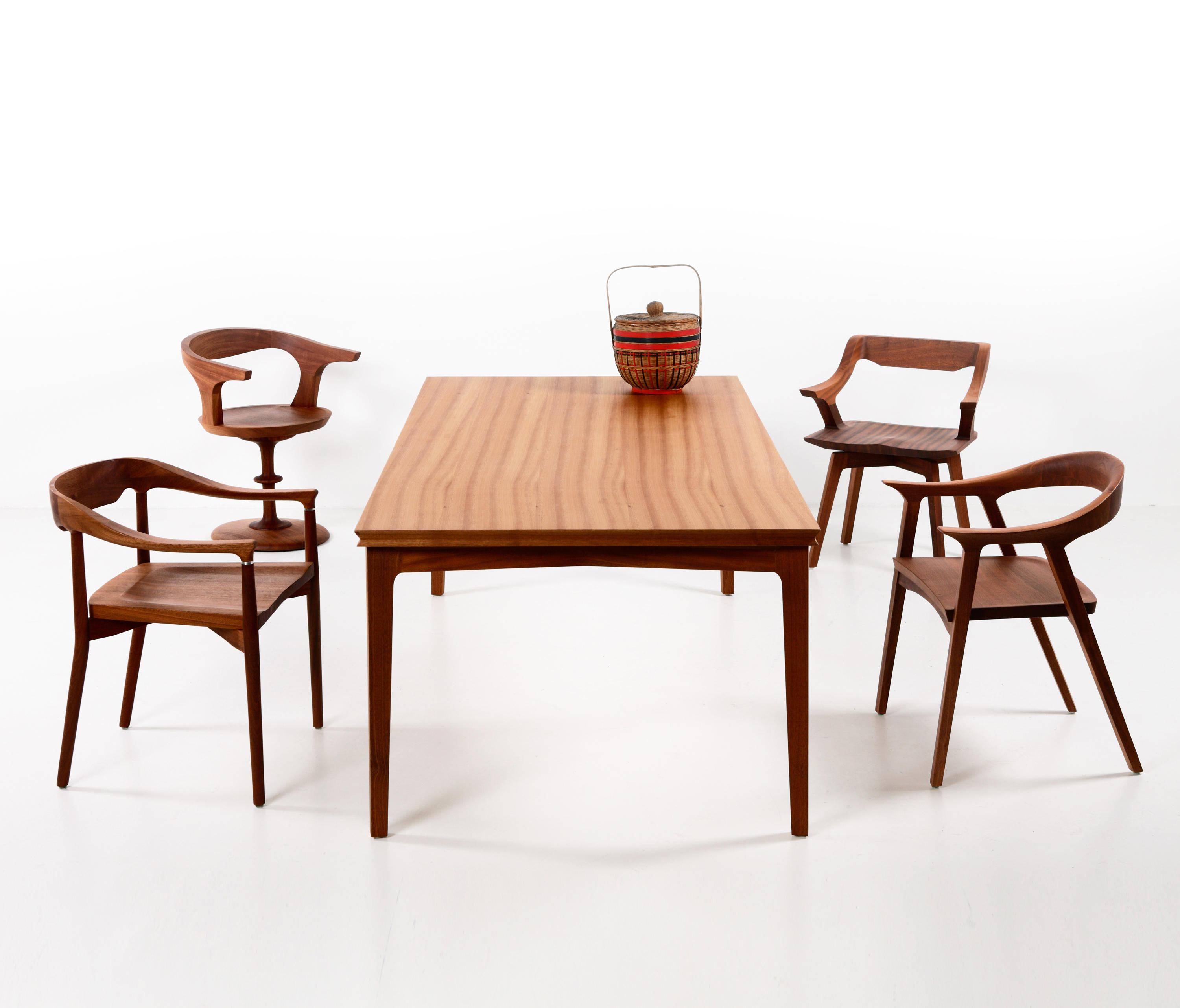 乐竞平台 - 坐具|餐椅|办公家具|设计师家具|New Legacy Donna Chair