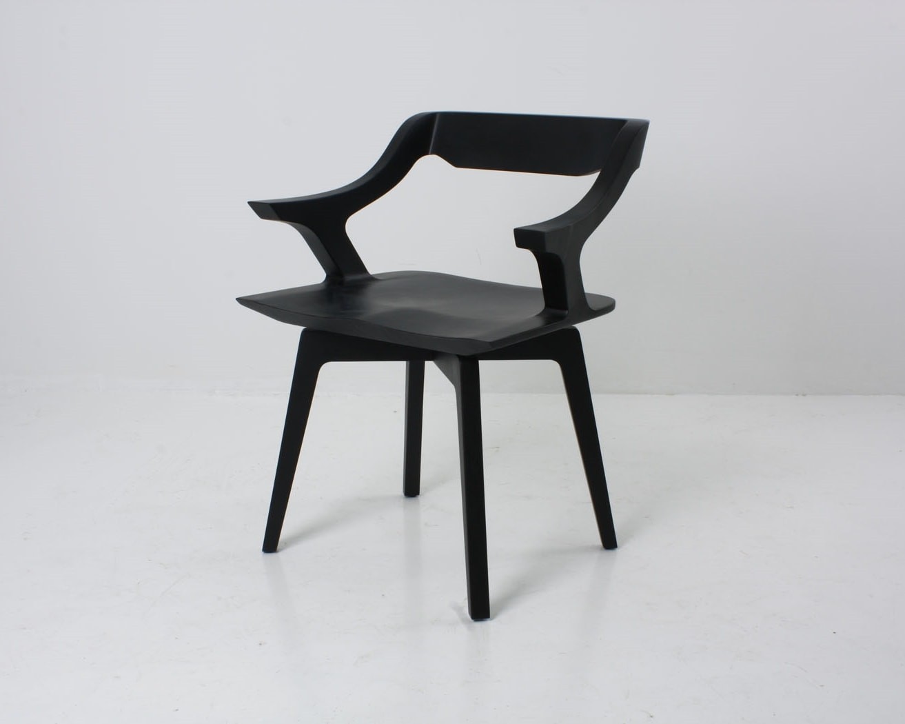 乐竞平台 - 坐具|餐椅|办公家具|设计师家具|New Legacy Donna Chair
