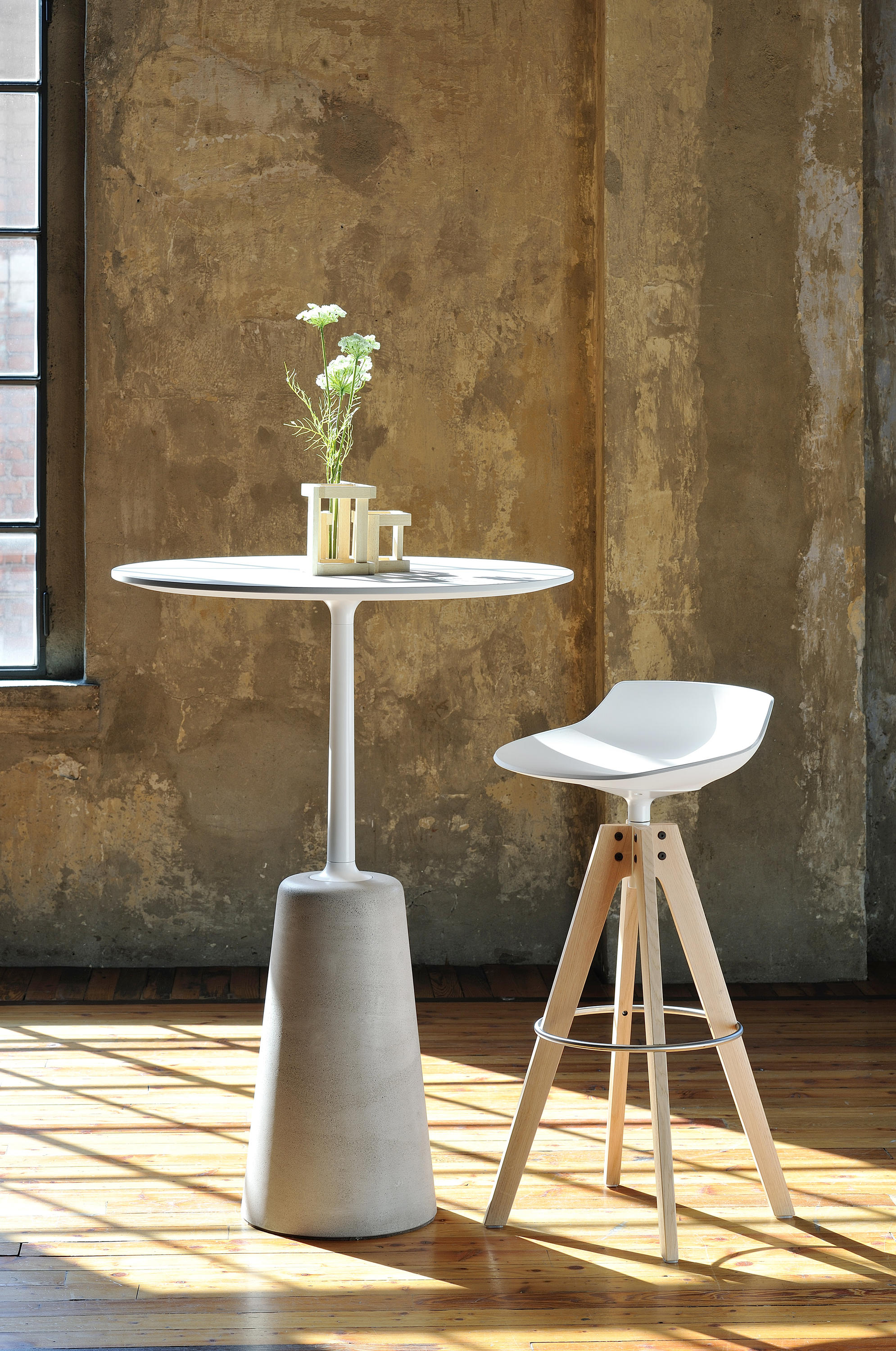 乐竞平台 - 桌几|餐桌|办公家具|设计师家具|ROCK TABLE 餐桌/咖啡桌