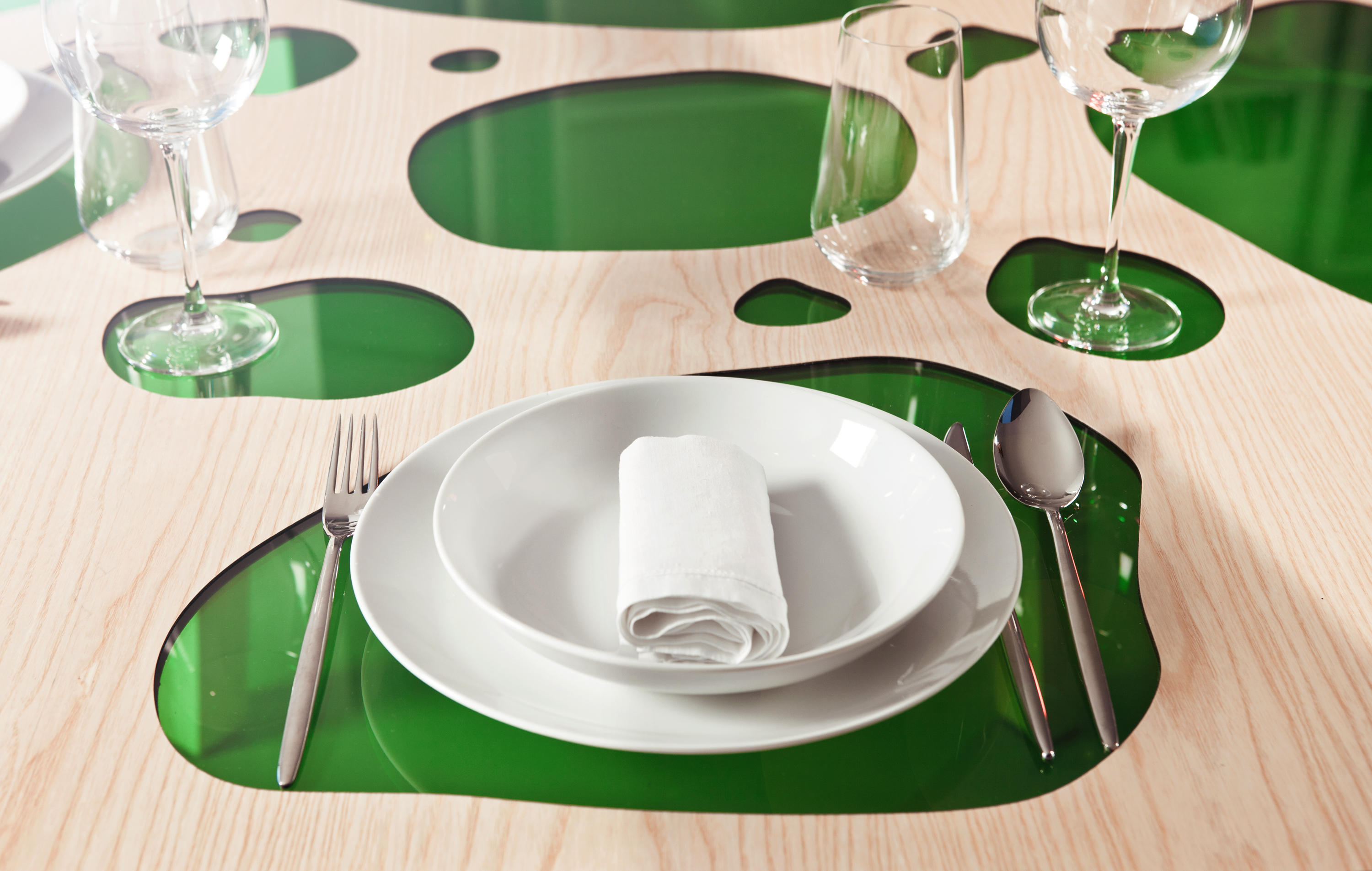 乐竞平台 - 桌几|餐桌|办公家具|设计师家具|Aquario Table 餐台