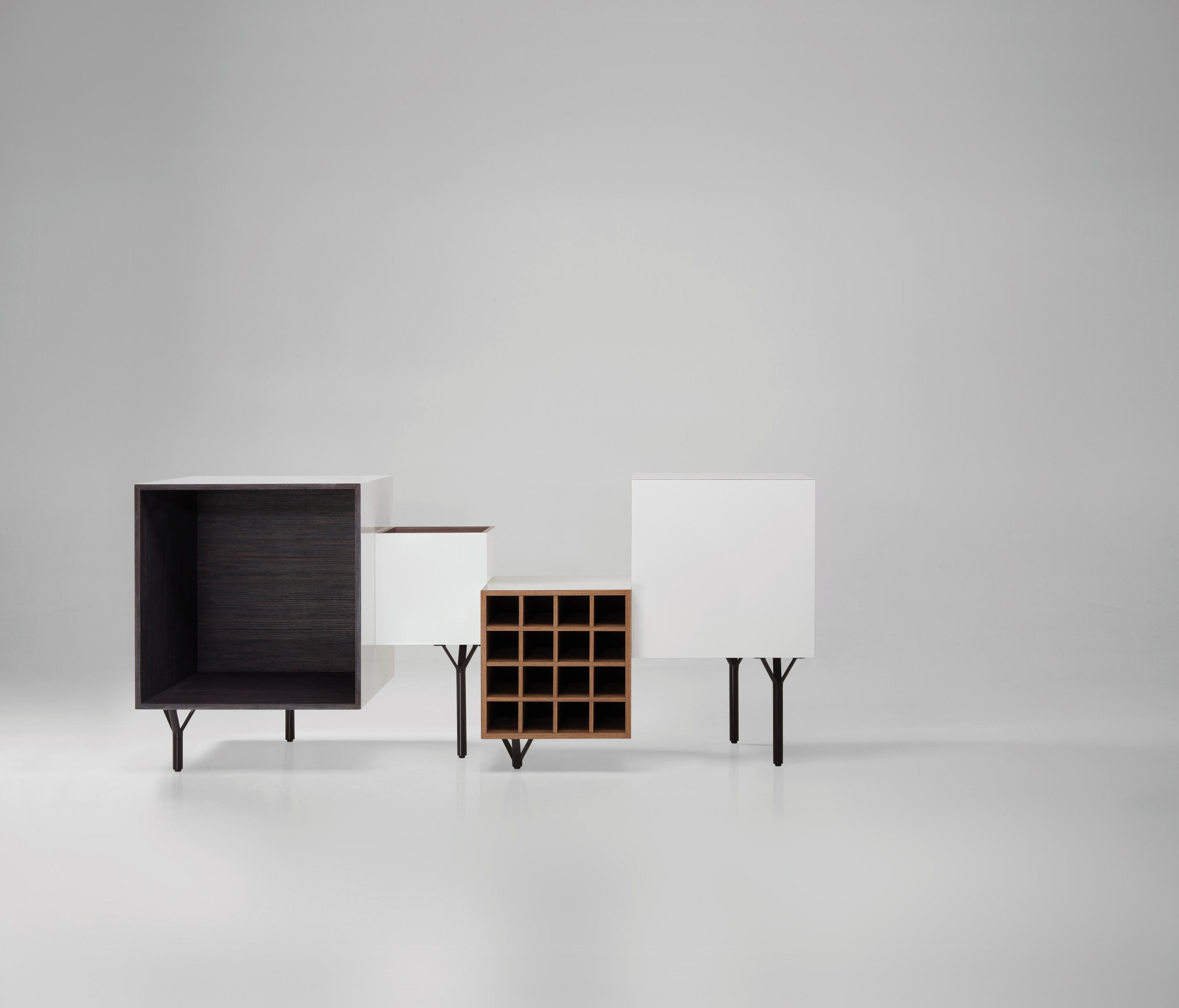 [乐竞平台 - 储物|装饰架|办公家具|设计师家具|Free Port Cabinet 装饰柜/边柜]