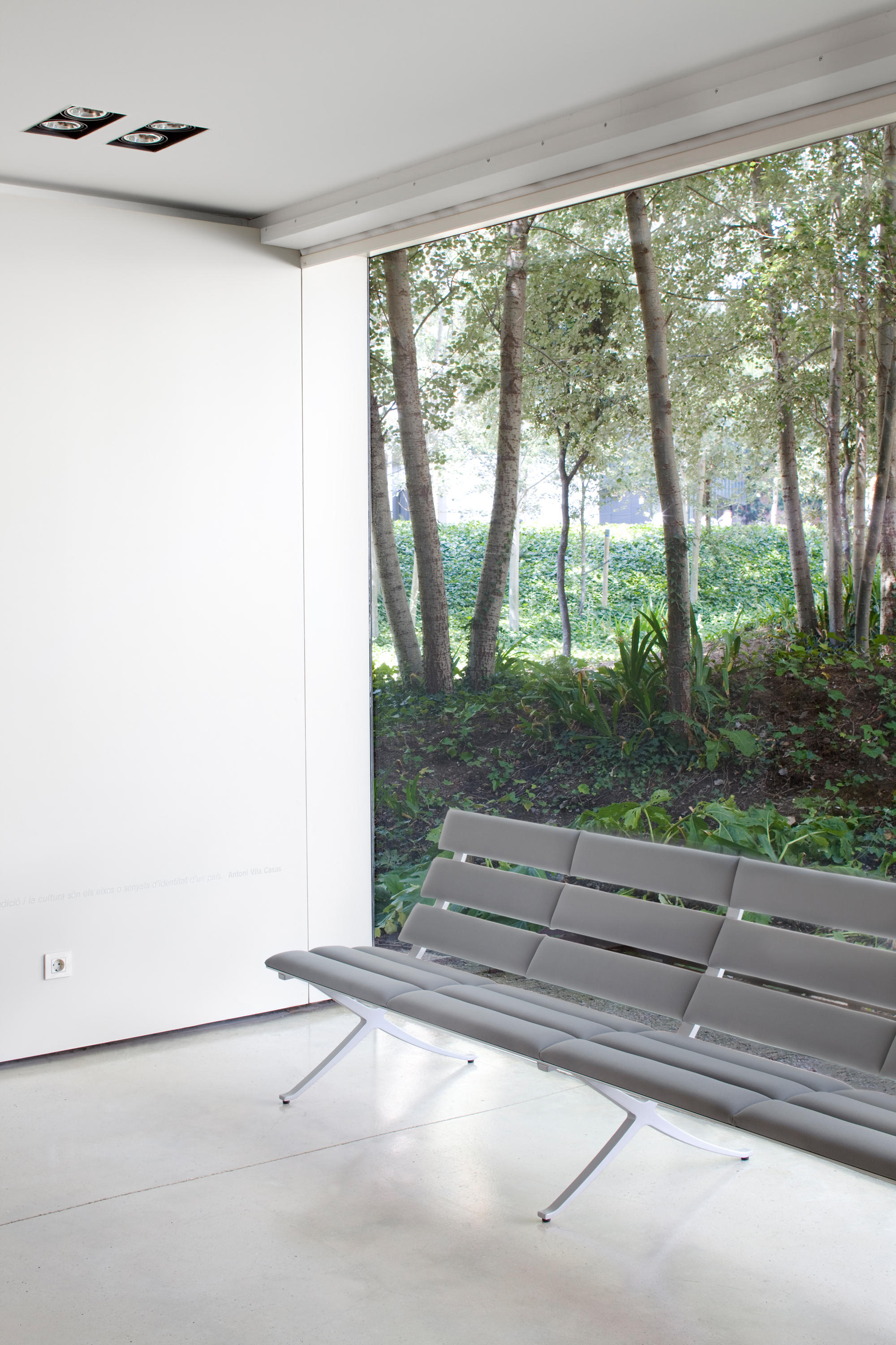 乐竞平台 - 坐具|户外椅|办公家具|设计师家具|BENCH  等候椅/排椅